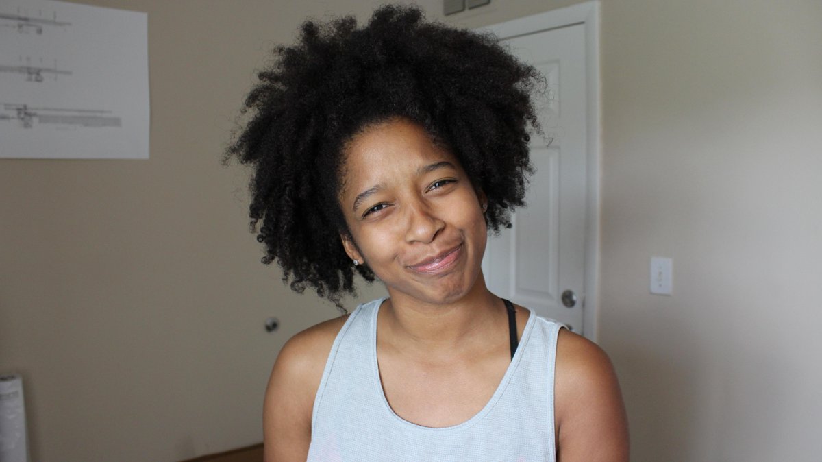 _MobMonstar's tweet image. Get off twitter and take notes! Or you will end up looking like this girl when you grow up.