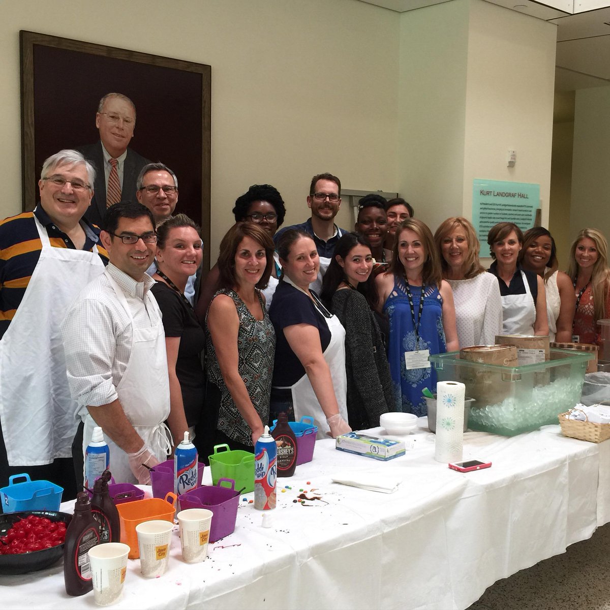 OneSimpleSarah's tweet image. TY @ETSCorporate for your tasty fundraiser for @OneSimpleWish! One Simple Scoop for #agingout #fostercare!