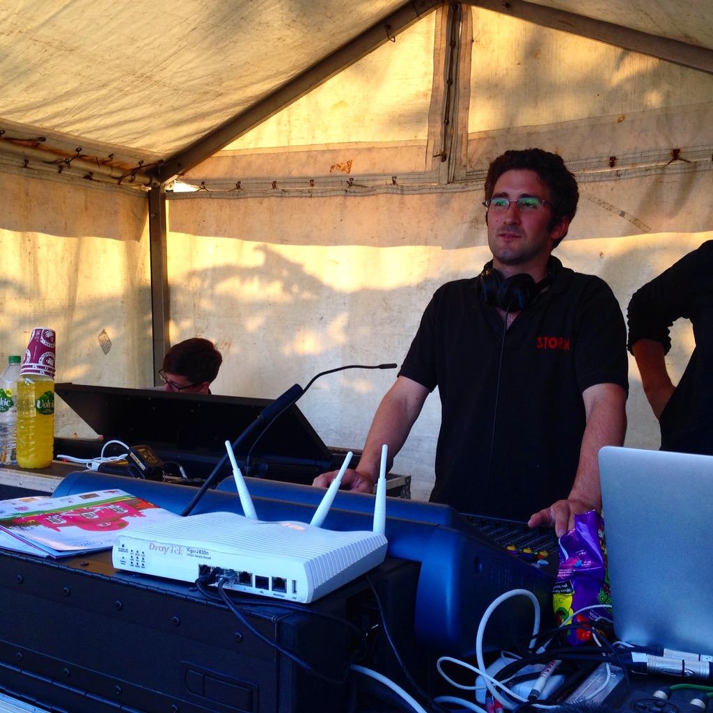 FocusOpera's tweet image. Thanks to @storm_events for their fantastic work on the sound! #workinghard #OperaInTheGardens #backstage