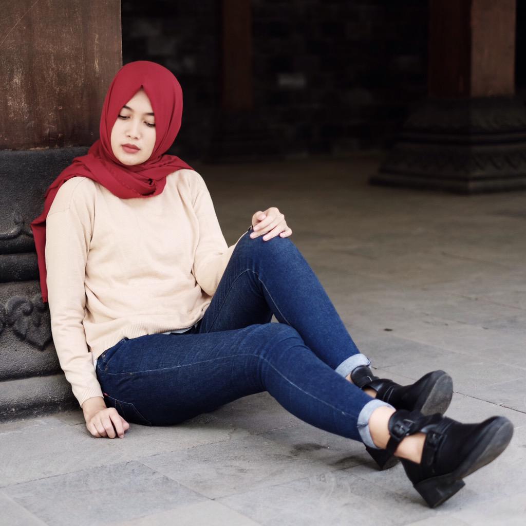 SteddyStore's tweet image. Loose Knit Sweater
- Nude
- Dark Misty
- Dark Navy
- Black
IDR 130,000