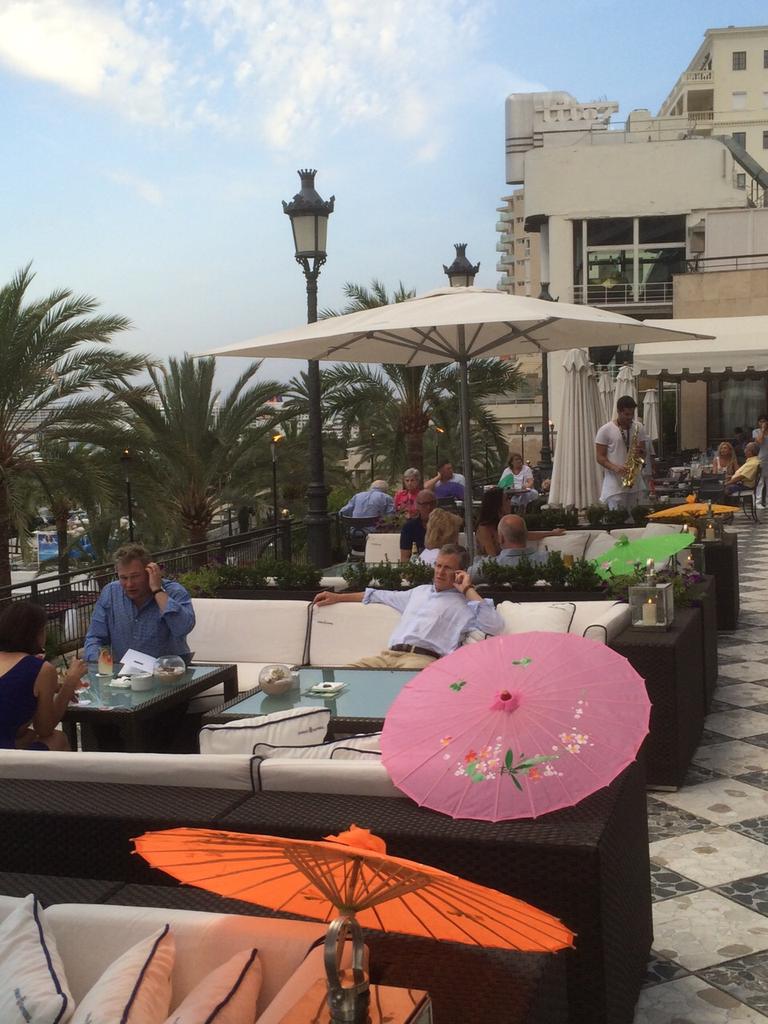 HotelVictoriaGM's tweet photo. Hoy recibimos a la luna llena en nuestra terraza #DryPalma con un toque Thai #FullMoonSpell http://t.co/fNuP5b5stU