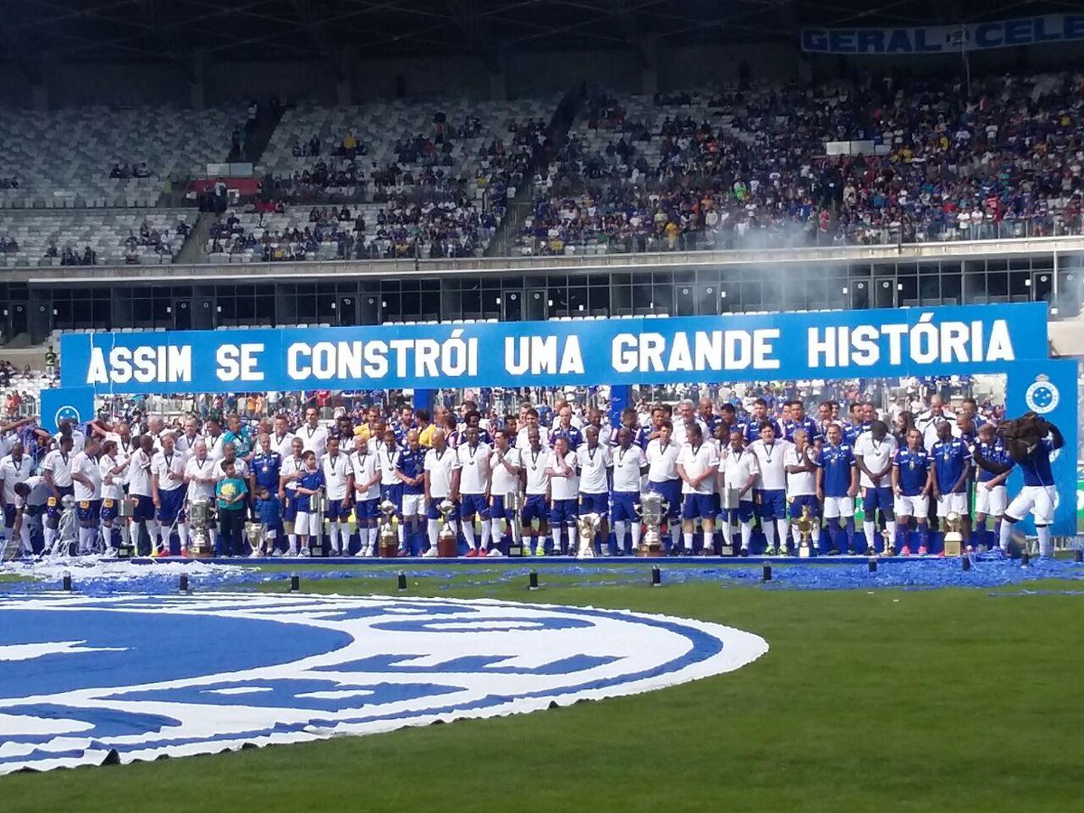 Agradeço à diretoria do Cruzeiro o convite para participar do jogo de despedida do Alex, no Mineirão. Foi uma honra.