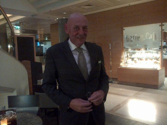 What a tirelessly, friendly helpful man. Herr Schieber from #ViennaMarriott #irantalks.
