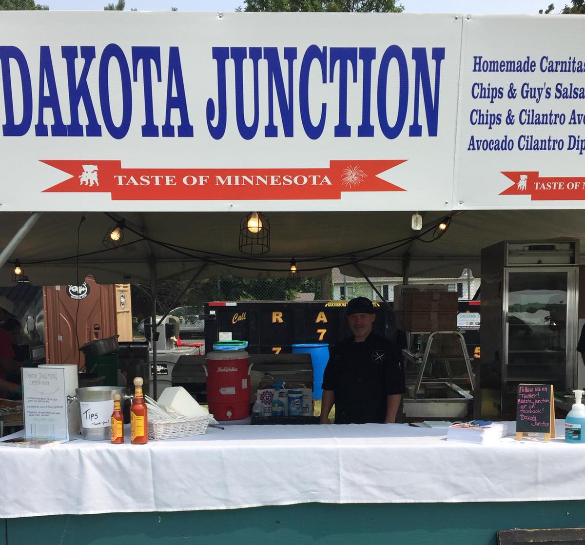 dakota_junction's tweet photo. We are at the @TasteofMN !!! Carnitas, homemade salsa and chips, along with Avocado-Cilantro dip! #HappyFourth http://t.co/jScHyM0zON