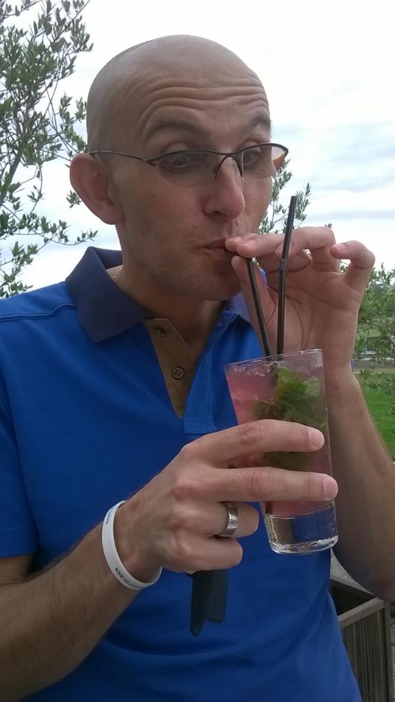 yves_suy's tweet photo. Wat een feest dat ik zelfs aan de mochito's begin. #HavingFunWithBodysolSun Omega what a company ๐ http://t.co/npti3buthT