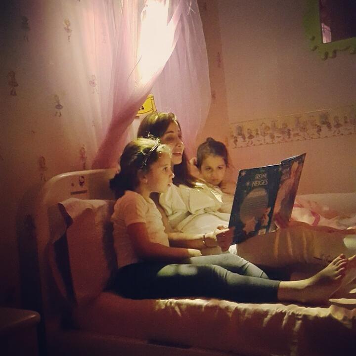 At the end of a long shooting day, a fairy tale with two sweet princesses💗💗