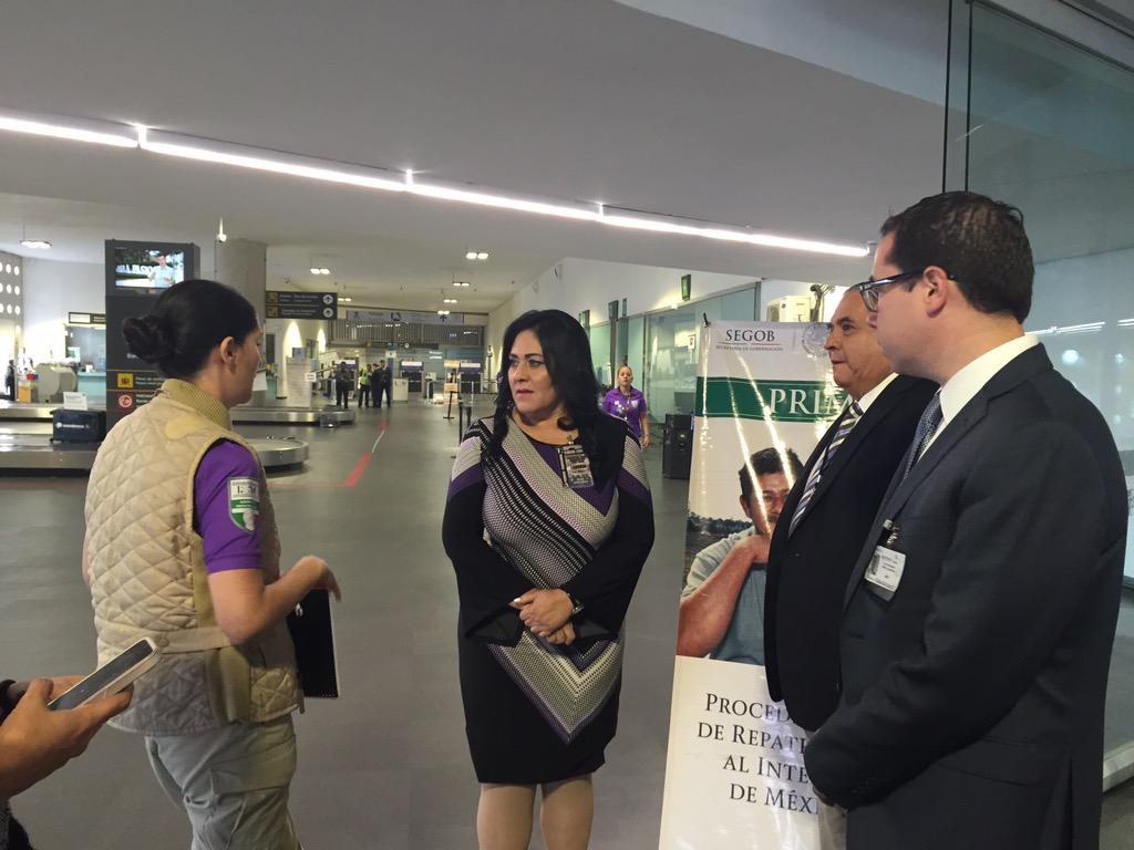 DivaGastelum's tweet photo. Hoy fui invitada por el @INAMI_mx para constatar el proceso de repatriación que diariamente vive nuestro país. http://t.co/OefsFrVxRY