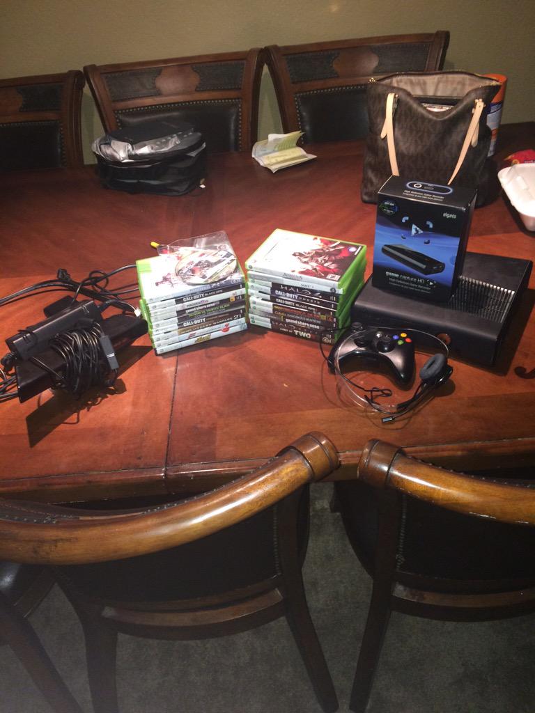 KalebWenck's tweet photo. selling it all for $500 http://t.co/vKKDtn8Lxy