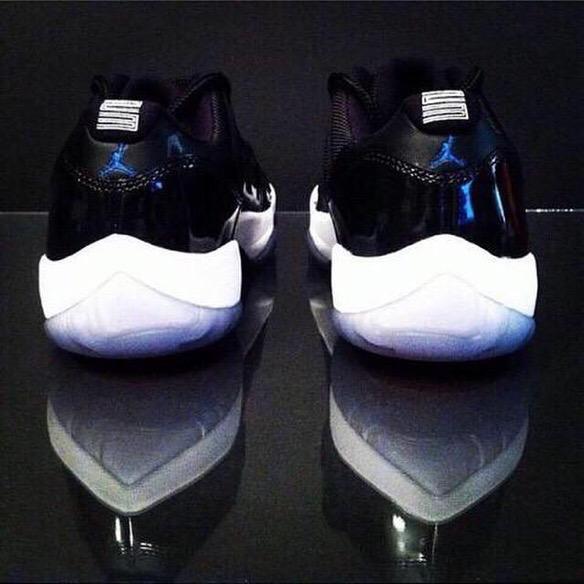 SneakerHooked's tweet image. RT if you'd cop the Space Jam Lows 😍