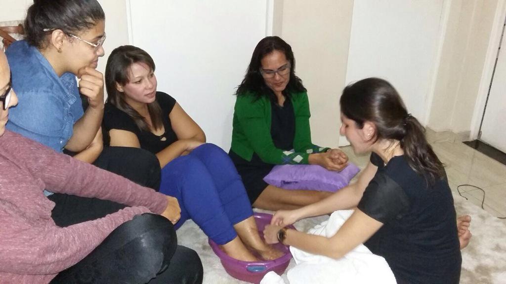 bbmmacedo's tweet photo. Hj aprendemos olhar pro outro mesmo vivendo em crise. Amar qdo desejamos ser amados, ouvir qdo queremos falar... http://t.co/LLrhXMYD8I