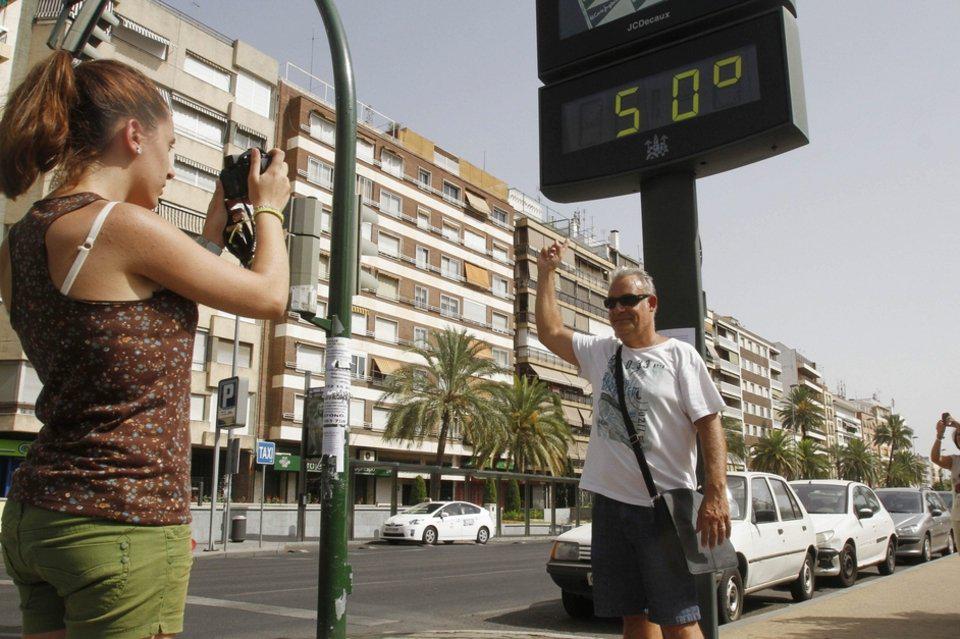 interiorgob's tweet photo. #AlertaProteccionCivil El bochorno vuelve mañana a España con una nueva ola de calor que durará al menos una semana http://t.co/pcjZPmmsev