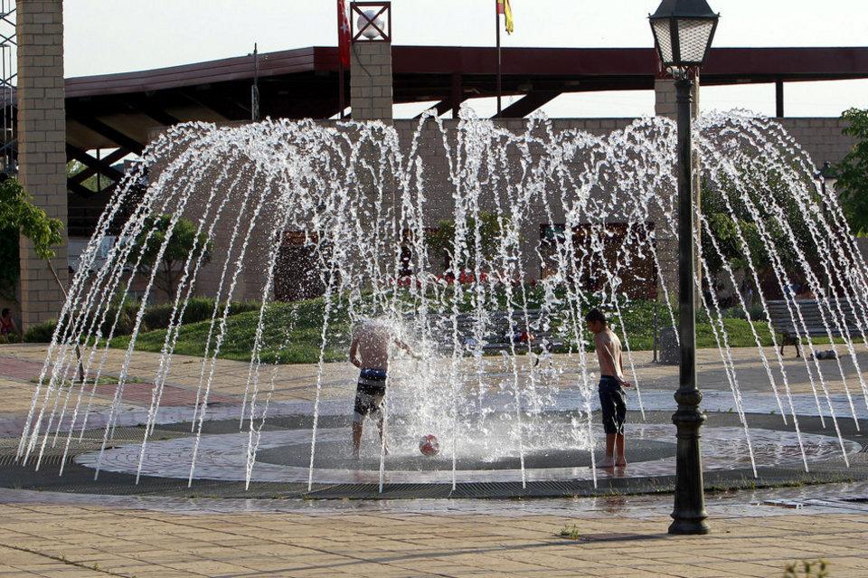 interiorgob's tweet photo. #AlertaProteccionCivil El bochorno vuelve mañana a España con una nueva ola de calor que durará al menos una semana http://t.co/pcjZPmmsev