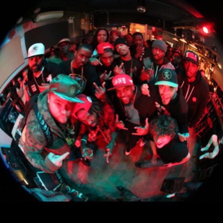 DonPvpa_RSNY's tweet photo. Follow the #StonerGang @RSNYMUSIC KINGS OF #StonerMusic #Stoner #Highlife #Blazeitup #Frasslane http://t.co/vVXswWvgxM
