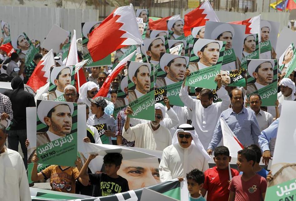KenRoth's tweet photo. Bahrain responds to green light of renewed US arms sales with more persecution of dissidents. http://t.co/q2RaGVXQ10 http://t.co/tLxrdMFCd8