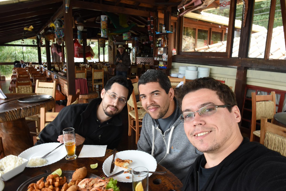 brunoborges's tweet image. Chegamos em #Floripa pra sexta etapa da última parte do JUG Tour #20daysofJava! Hoje as 19h com o @gujavasc!