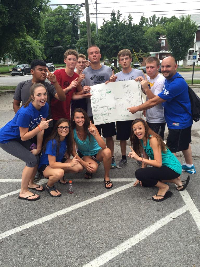 WillBoothe_007's tweet photo. Basketball champs! 🏀🏀 #nashfuge15 @FUGENash_Emcee #rolltide #FB3C http://t.co/HeyVP0r2pq