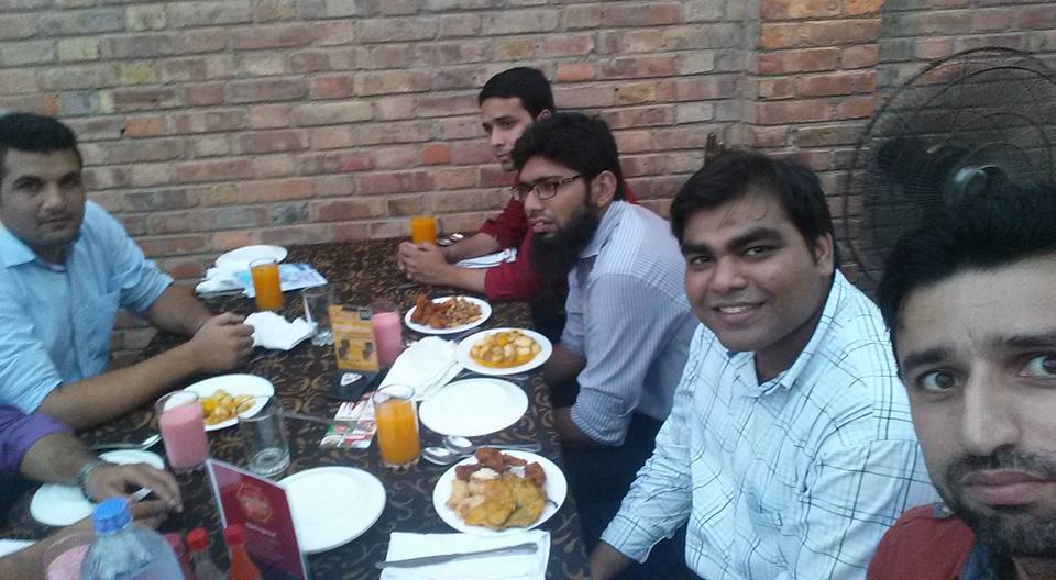 FarahAzhar99's tweet image. @USCGPeshawar  #IftarSelfie 
My brother is having aftaar with his friends. :)