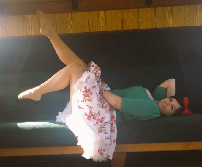 I'm back and here's a pic from a trip I went on a while ago #vintage #legs #bluebellrailway #relaxing<a href="/tag/legs"class="tags"><span>#legs</span></a><a href="/tag/vintage"class="tags"><span>#vintage</span></a><a href="/tag/pinup"class="tags"><span>#pinup</span></a><a href="/tag/relaxing"class="tags"><span>#relaxing</span></a><a href="/tag/steam"class="tags"><span>#steam</span></a><a href="/tag/blueb"class="tags"><span>#blueb</span></a>