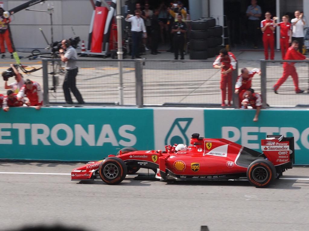 makkii3497's tweet photo. @ScuderiaFerrari
Happy birthday ,Sebastian
♪(*^^)o∀*∀o(^^*)♪
Alles Gute zum Geburtstag
#HappyBirthdaySebVettel http://t.co/biBJvQ4OrQ