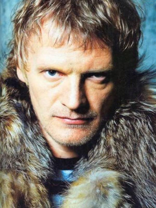 CallmJoker's tweet photo. 03.07.1964 родился — Алексей Серебряков, актёр, народный артист РФ. С Днем Рождения Алексей !!! http://t.co/SVJYG0ApSa
