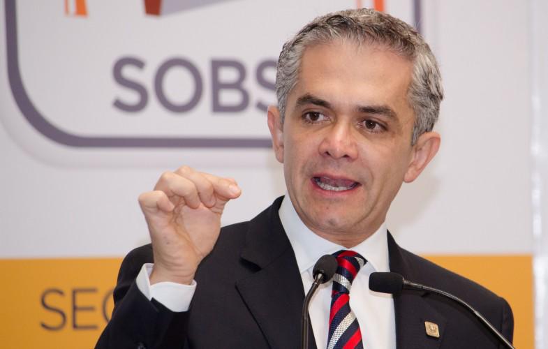Univ_Radio's tweet photo. #Entérate @ManceraMiguelMX pide renuncia de gabinete; los evaluará personalmente #AUDIO: http://t.co/dniuQr9yIp http://t.co/Zy8KwpNSCt