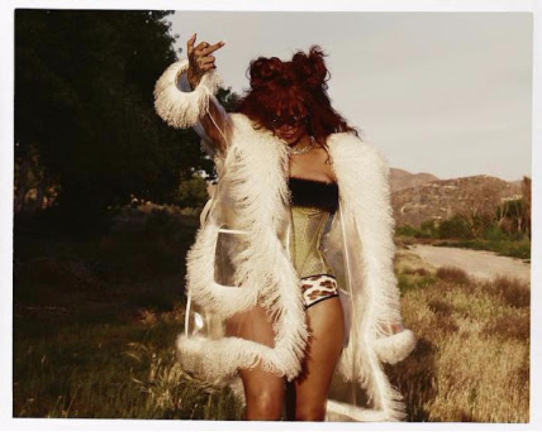 nidaayhan's tweet photo. #BBHMMVideo #rihanna 😍 😍 😍 http://t.co/zdV7Z68ORJ