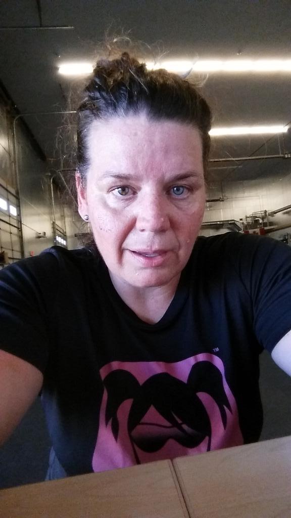 susanknight's tweet photo. I may or may not of had a 10 minute nap in the car before heading in to train #girlwithgoals #sweattears #itsworking http://t.co/ezYnROKp9u