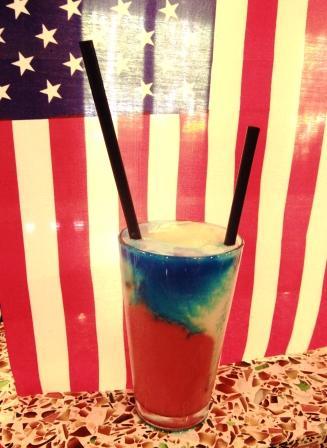 TV_DavidR's tweet photo. Drink your true colors all this weekend @TahitiVillage's @17South_Bar.  http://t.co/t6BZnKIm6N #RedWhiteBlue http://t.co/CxjMaOzUZR