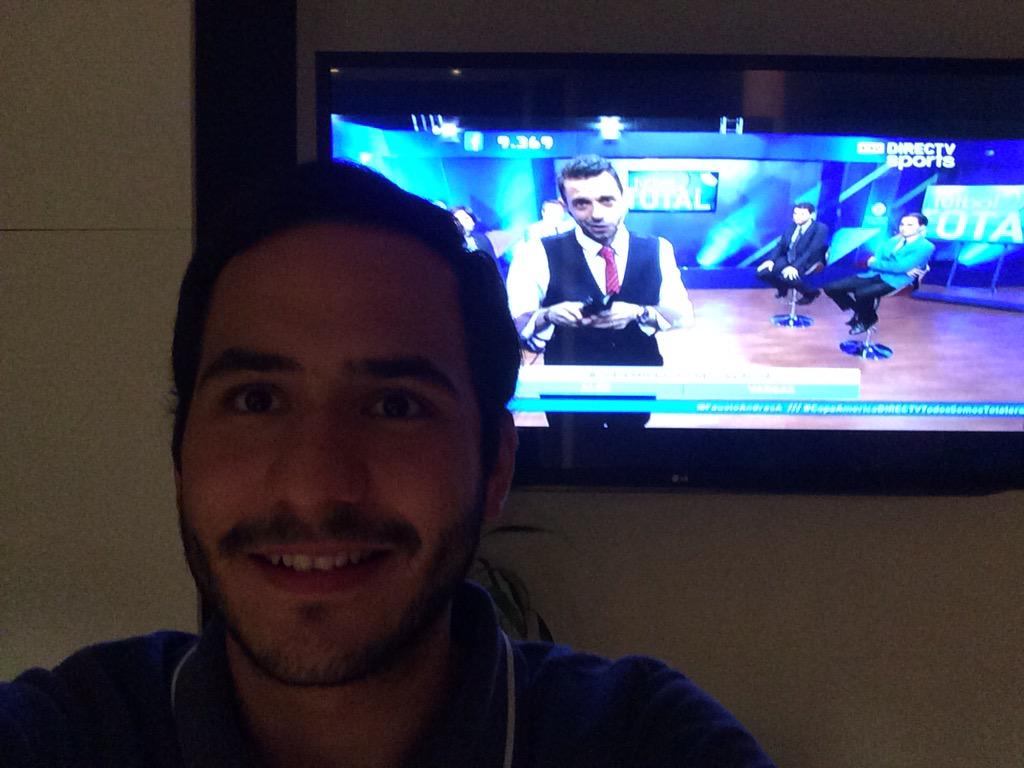 luishumbertoRM's tweet photo. #CopaAmericaDIRECTVTodosSomosTotaleros #selfie Alex Alex Alex #copamericadirectvalex http://t.co/eJ6TWNVR16