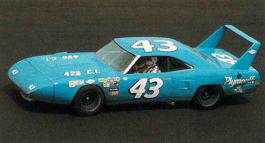 arrow_racing's tweet photo. #UnDiaComoHoy de 1937 nace el piloto estadounidense de #NASCAR Richard Petty #Petty http://t.co/bg87bkXTU6
