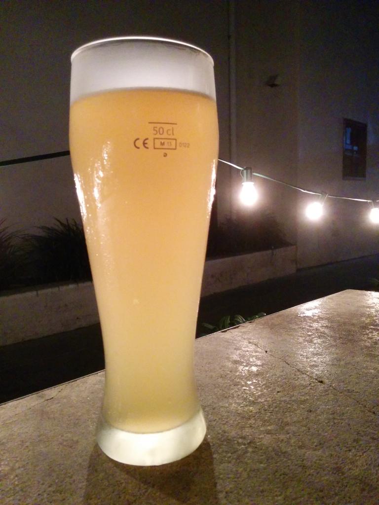 AllanManangan's tweet photo. It is a beer beneath the planets kind of evening. http://t.co/jZMHoASw60