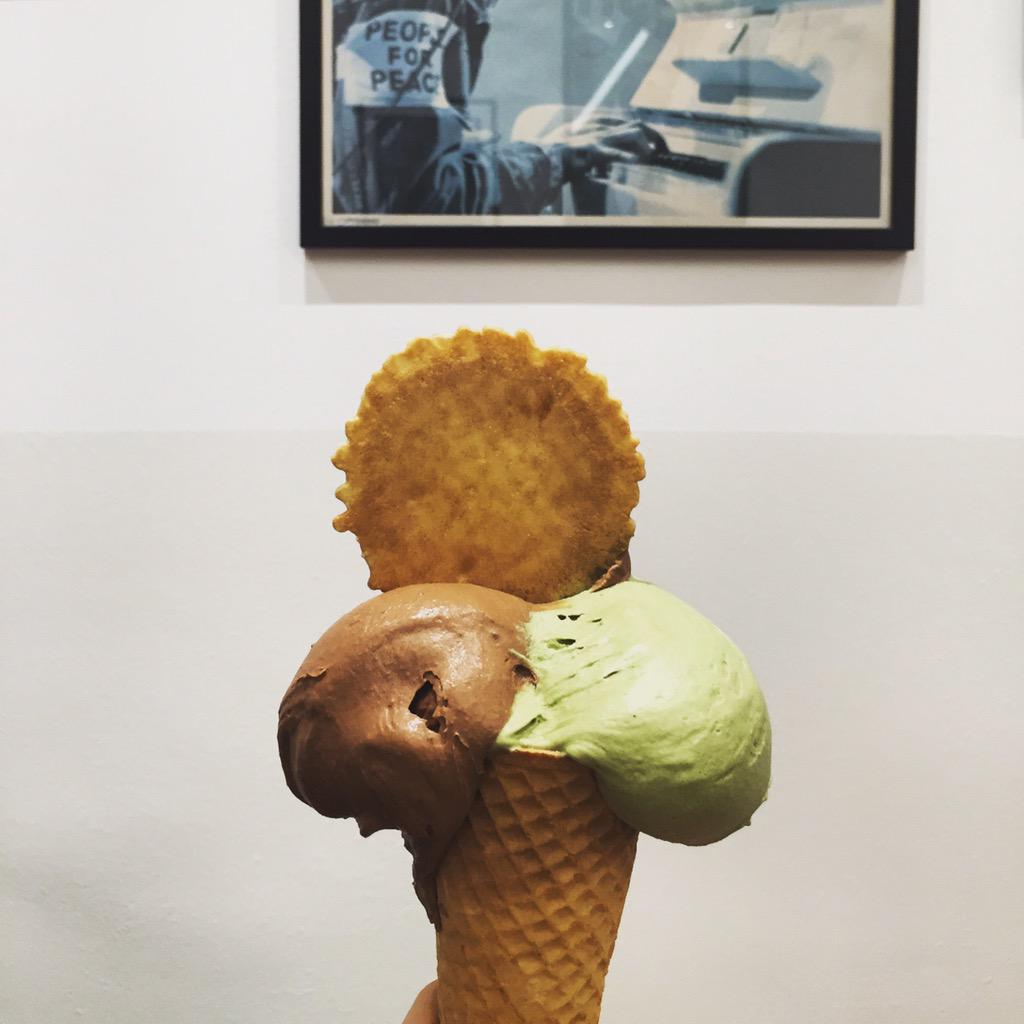 acupofhedonista's tweet photo. Apertura gelateria della musica in corso di porta ticinese @FaBioGelato Best gelato di Milano! #acupofhedonista http://t.co/xf2qq3A67B