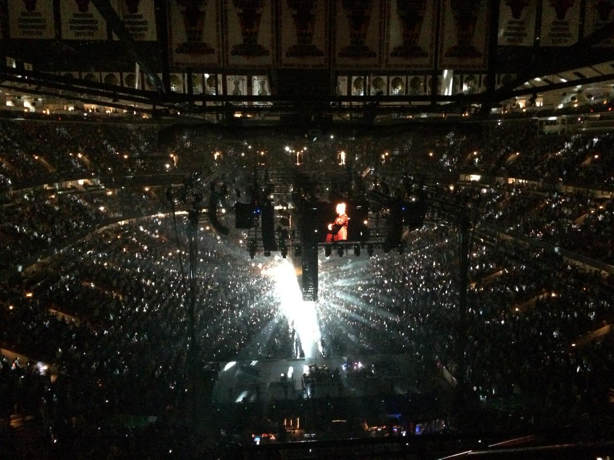 merwithani's tweet photo. Glad that @CaitSlate & @alex_andra_rae still like to hang out w/their mother at rock'n'roll shows. #U2 #Chi5 http://t.co/BkCO3fF27d