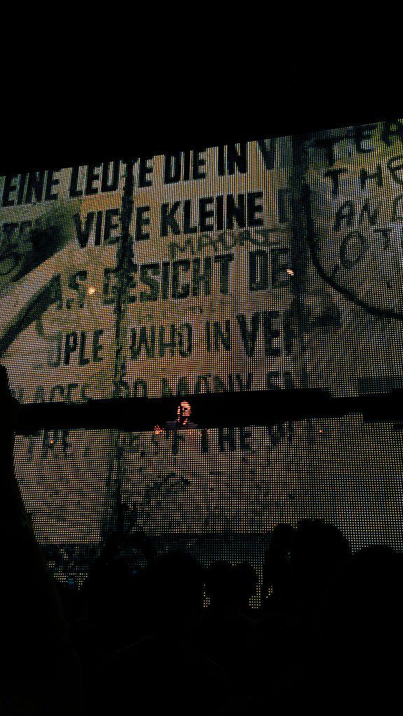 bethandbono's tweet photo. Peek-a-Bono. #notinvisible #U2ieTour #Chi5 http://t.co/YRmUXSKQ1k