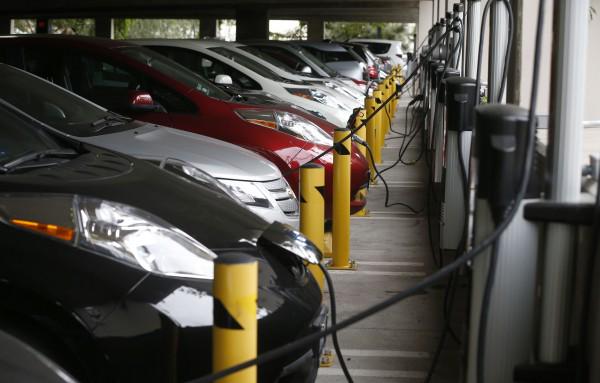 canberramech's tweet photo. Australia opens 1st charging stations for #electric #cars http://t.co/m0Z8XVIPh7 http://t.co/7fxa39G3St