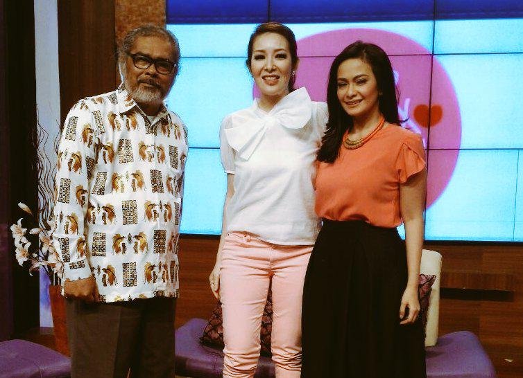 lizziesantosa's tweet photo. Today taping @bdbhRTV with Arist M Sirait. Terkait kasus Engeline and kekerasan pada anak. http://t.co/4bVfRjvA4M
