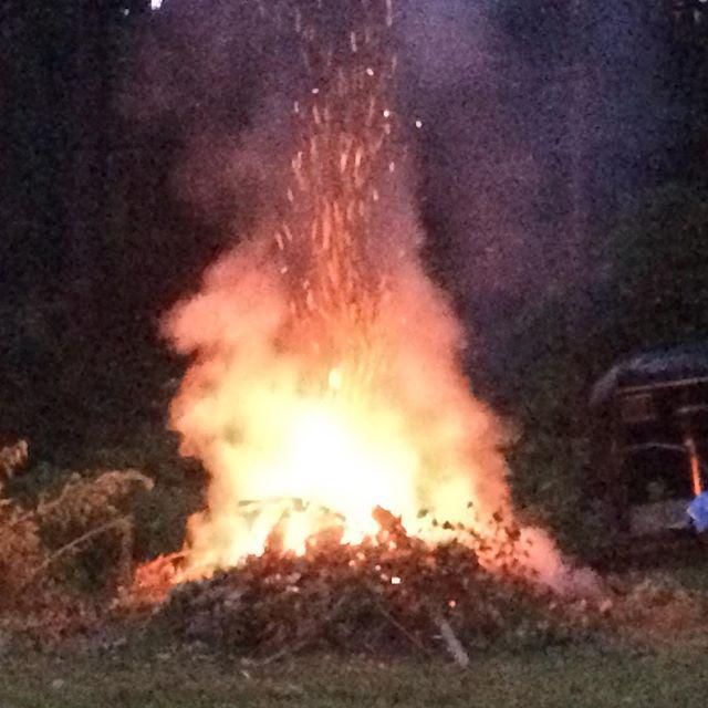 shawnetuma's tweet photo. It's bonfire weather, right? #popshouse http://t.co/oXnQmUblfn http://t.co/HgRUCJknZm