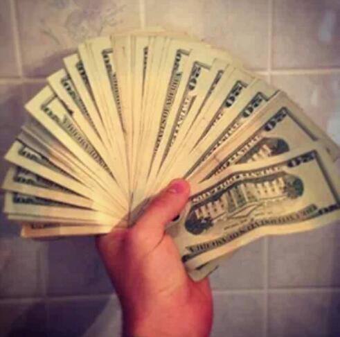 The_TT_Tribe's tweet photo. When people flash these kinds of photos on facebook or twitter then try and pitch you an internet business <<<<<< http://t.co/sdM99VUiFZ