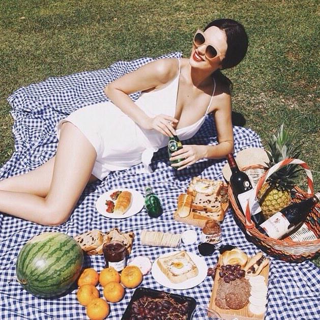 SunniesStudios's tweet photo. the Dovie makes a picnic cameo in @shoplcp. http://t.co/afu075FwNu http://t.co/xfbqxqGpfH