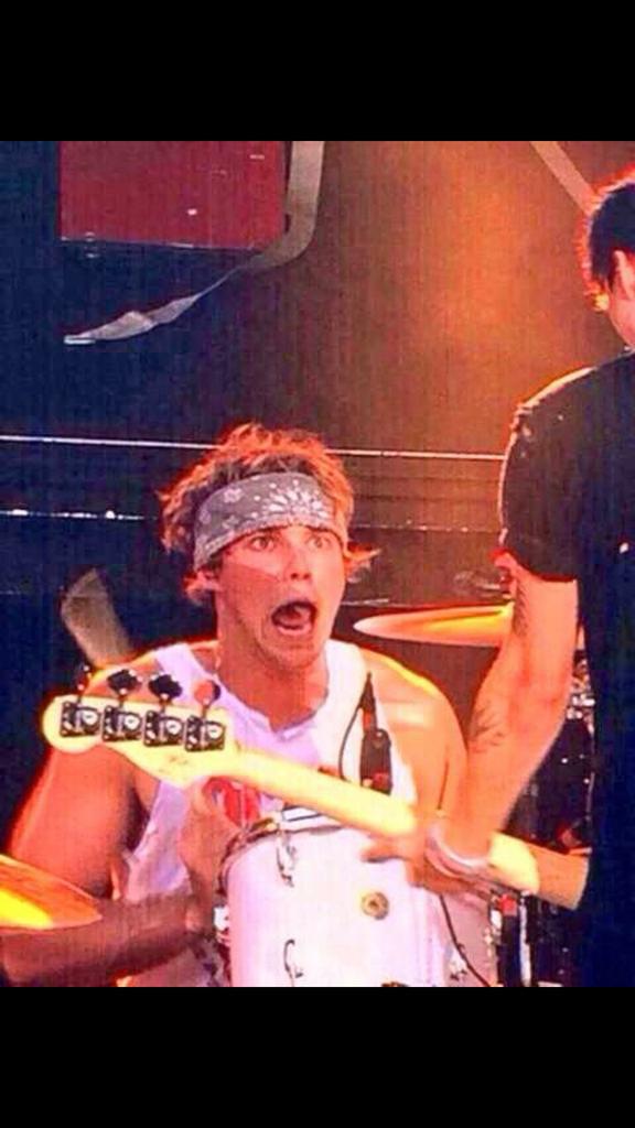 kristinajp1121's tweet photo. Me right now because @calumisagiraffe just won #ROWYSOProject πβ€ http://t.co/YkXrvQ0Kef