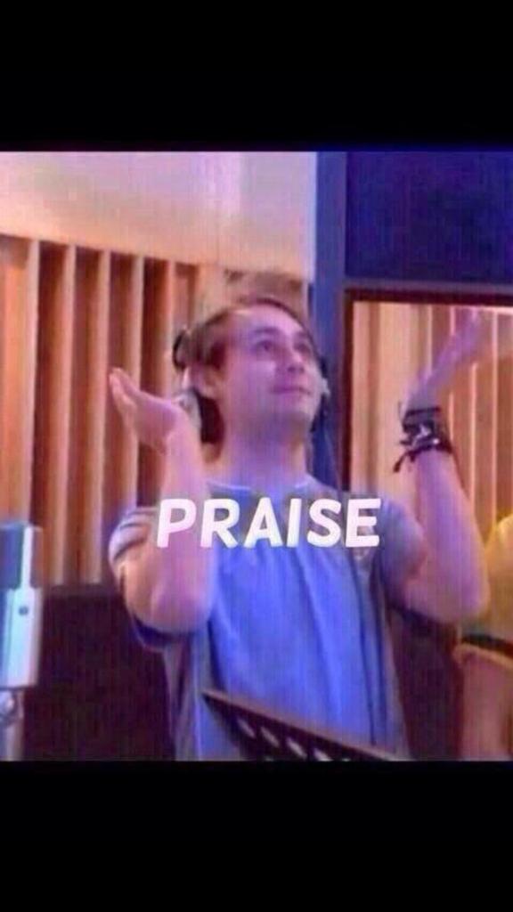 kristinajp1121's tweet photo. Me right now because @calumisagiraffe just won #ROWYSOProject πβ€ http://t.co/YkXrvQ0Kef