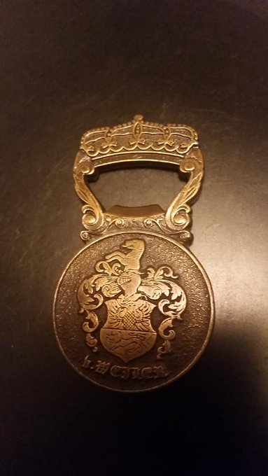 My family crest http://t.co/1oWfafczdM