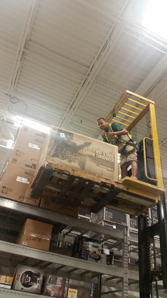 XLMSM332's tweet photo. Xmas in july ... thanks Andrew helping me help stoney brook ... #itsadistrictthing http://t.co/2dmLGUZBvz