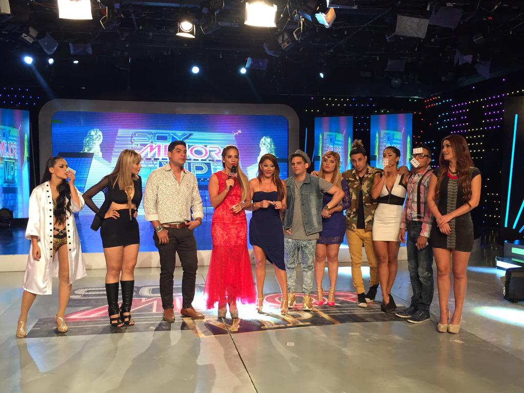 SoyElMejorEcuFc's tweet photo. En minutos le daremos la bienvenida a @samanthagreyb. HT especial #SammyEstoyContigo. ¡Escríbele! http://t.co/DvvXdbSrUP