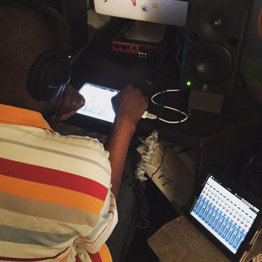 MusicalElement's tweet photo. Mixing the upcoming album #twopsankoule #2k15 #auria #ipadstudio #blackawout shout out to engineer Reggie "Reg"! http://t.co/SlmusQ8DDZ