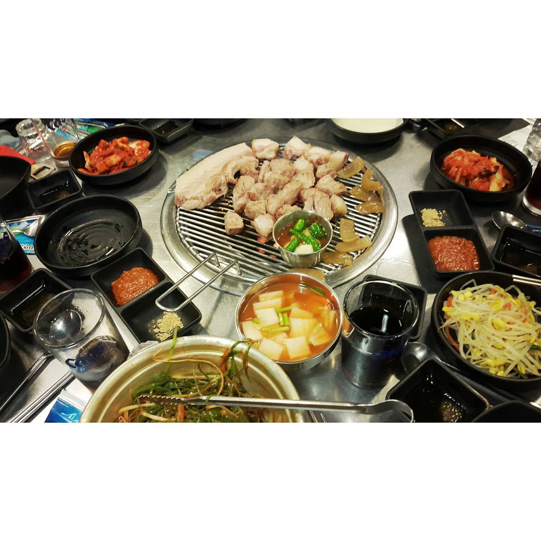 KangSoraTH's tweet image. [Trans] 150703 reveramess_ : #wrapupparty #Blackpig #Aewol #bigmeat
perfection of Jeju-do food show
