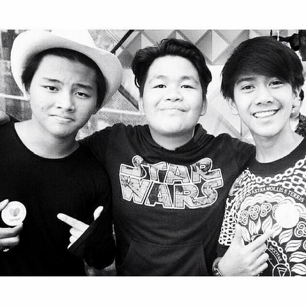 Haters? SENYUMIN AJA nih kaya 3 pangerannya COmate @alvaromaldini1 @teukuryz <a href="/iqbaale/">iqbaal ramadhan</a> Bantu #Retweet 😄 #CJRJuaraDunia