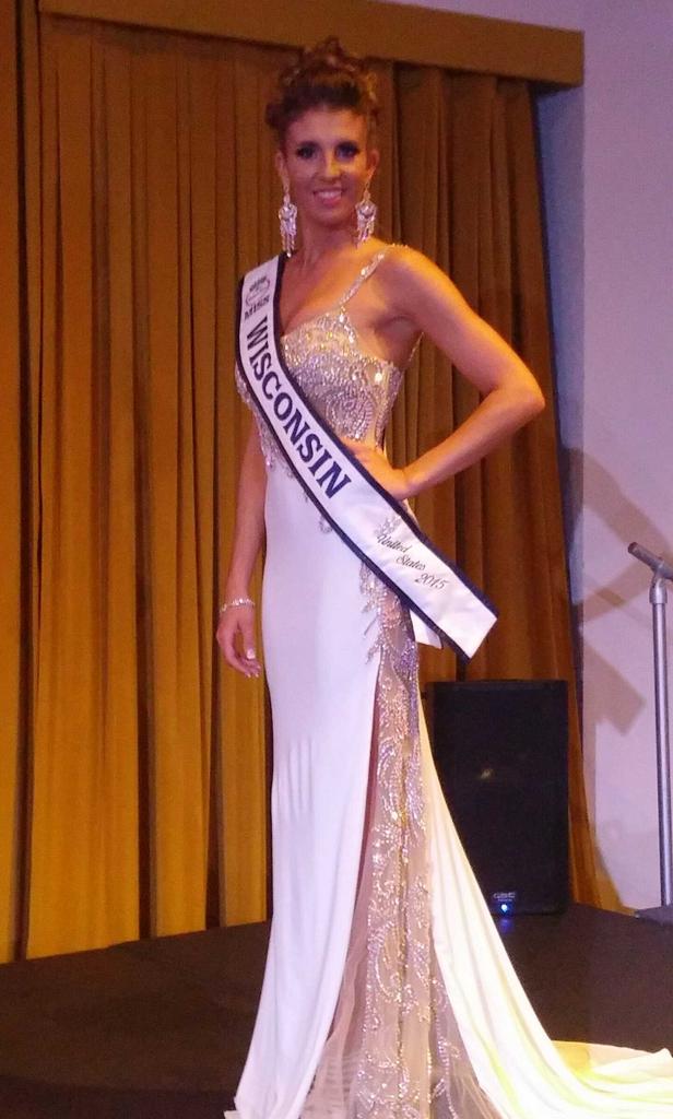 koback03's tweet photo. Had an amazing night w/ my MUSO family! Loved my Mac Duggal dress,  thank u antonette! @GoMissUS #misswi @macduggal http://t.co/WVtkNkGOuT