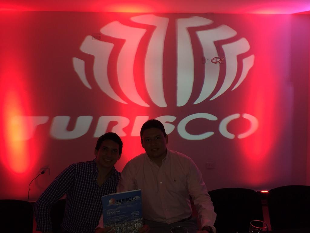 JaimeFlaker's tweet photo. Lanzamiento 3era Edición Revista TurisCO !!! @capjuansojeda @alcaldiabmanga  @Turisco1 @co_workinglabs @CCBucaramanga http://t.co/fTaCXYtLxi