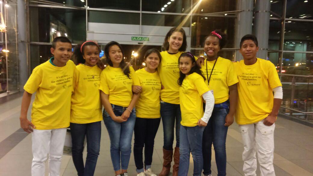 LaurenReicherGo's tweet photo. @Kidsave_Intl kids from Colombia ready to board for CA! #adopt http://t.co/KmGf0PgkJ3
